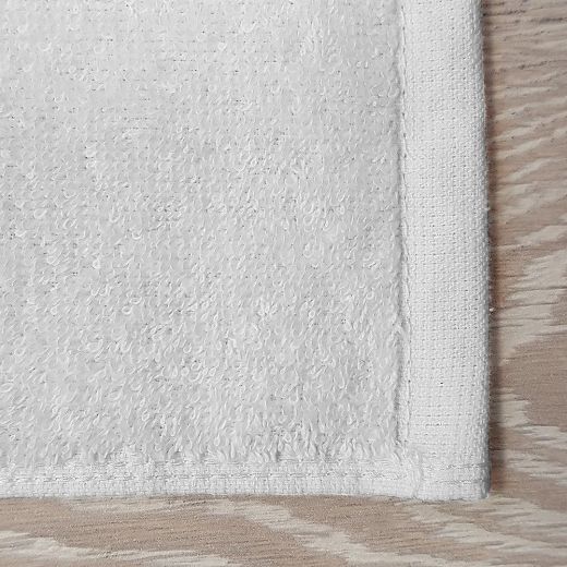 Detalle toalla lisa blanca de 420 gramos