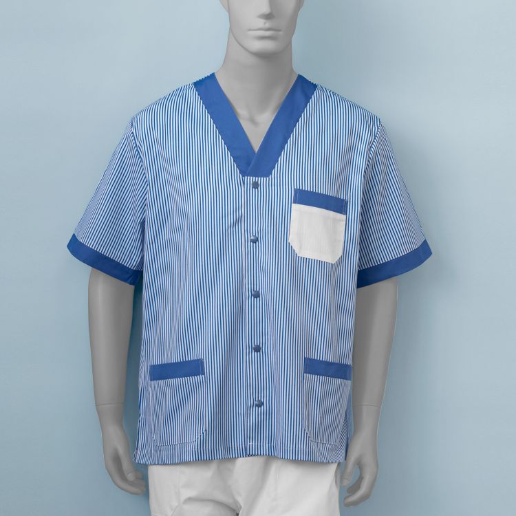 Casaca sanitaria manga corta rayas azules, cuello de pico y cierre con corchetes