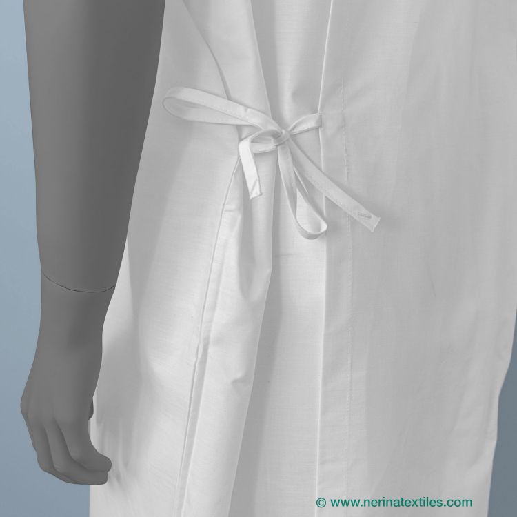 Bata paciente hospital blanca manga corta detalle cierre cintura mediante lazo