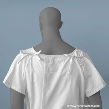 Bata paciente hospital blanca manga corta detalle cierres cuello mediante lazos